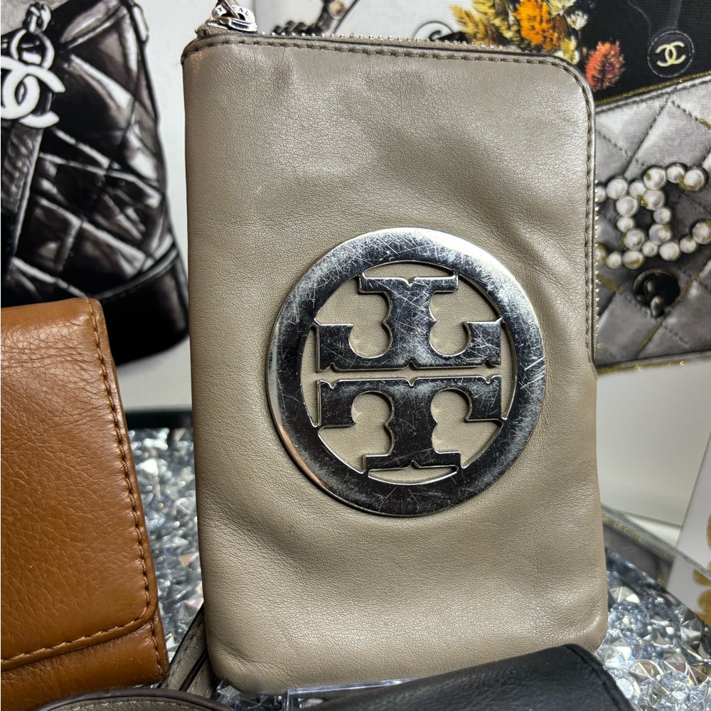 MK Wallet,Tory wallet, Nautica Wallet all in EUC - Picture 4 of 12